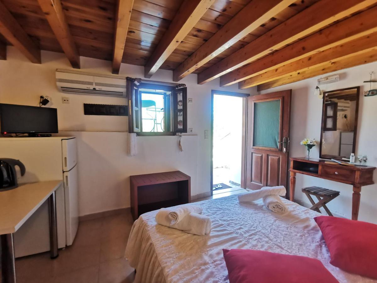 Kalypso Apartment Chalki Town Bagian luar foto