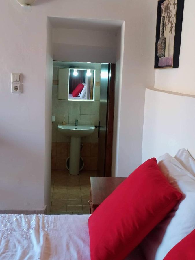 Kalypso Apartment Chalki Town Bagian luar foto